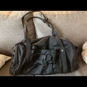lululemon gym bag / duffer bag